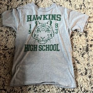 Gray Hawkins HS t-shirt size M from Netflix